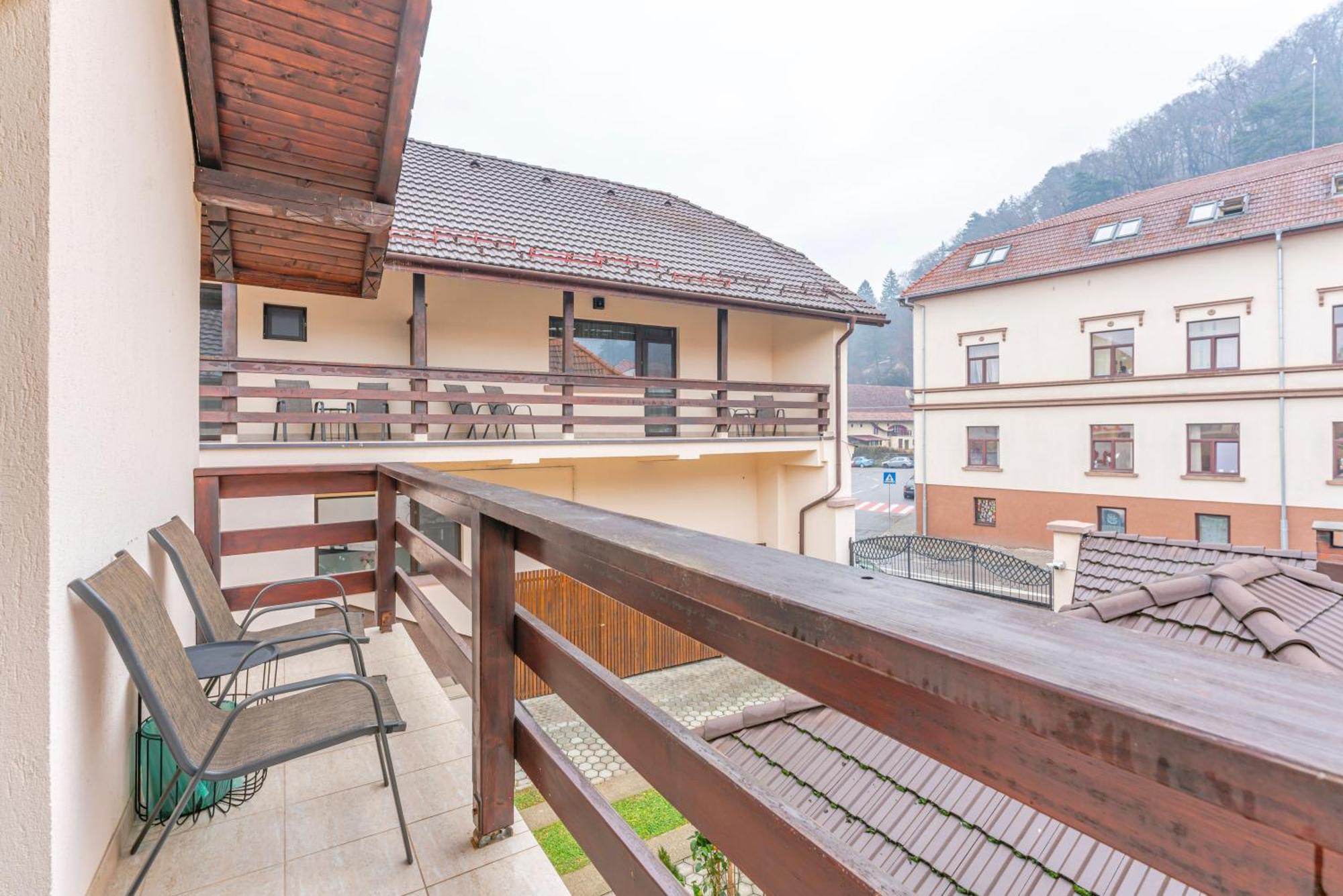 Pensiunea Lara Risnov Exterior photo