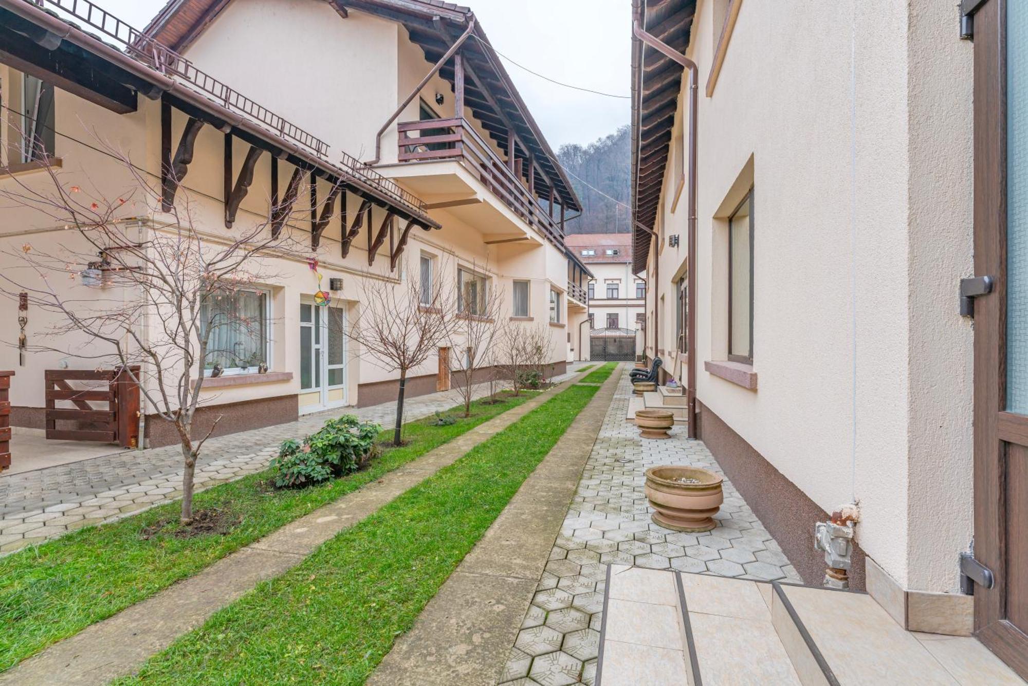 Pensiunea Lara Risnov Exterior photo