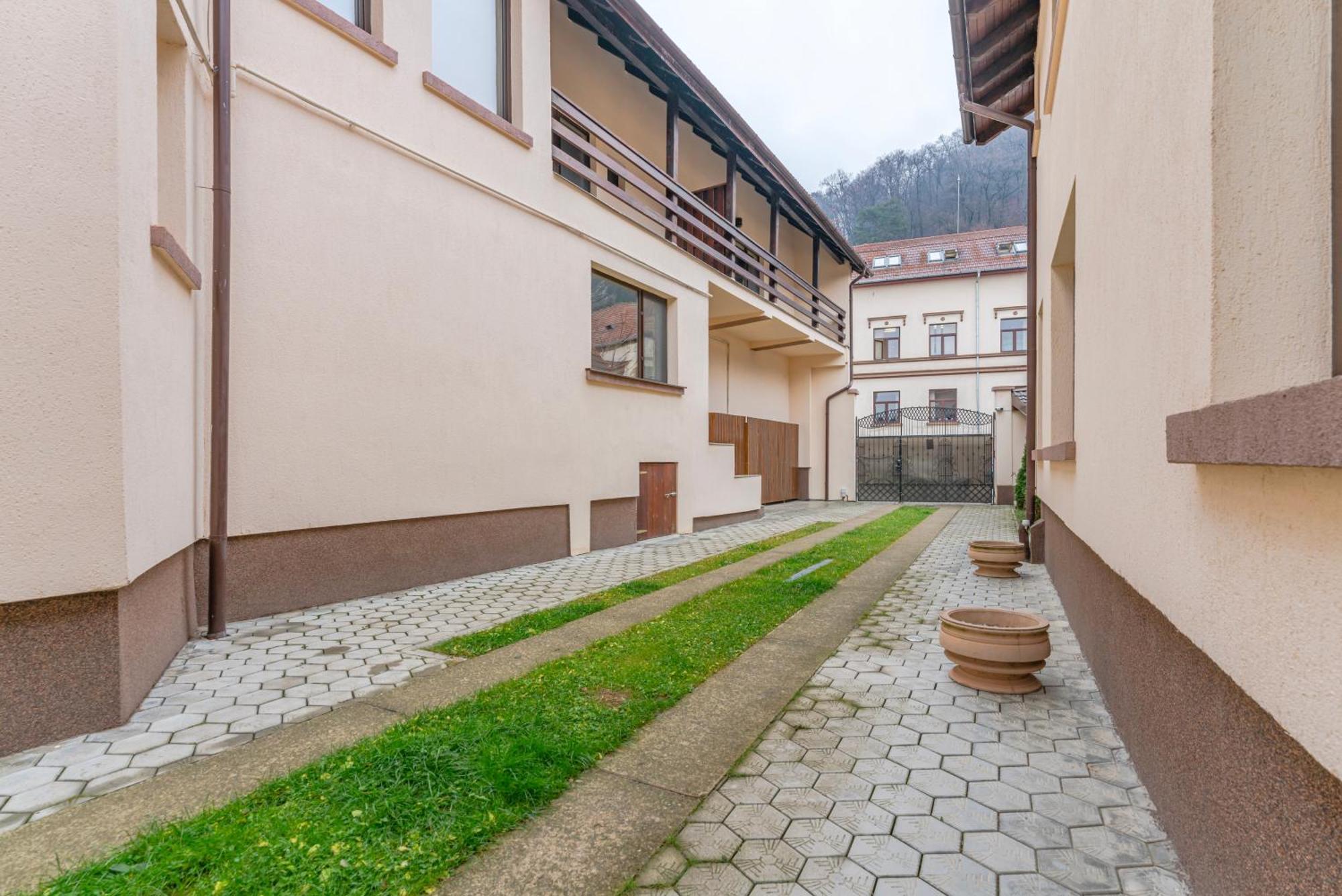 Pensiunea Lara Risnov Exterior photo
